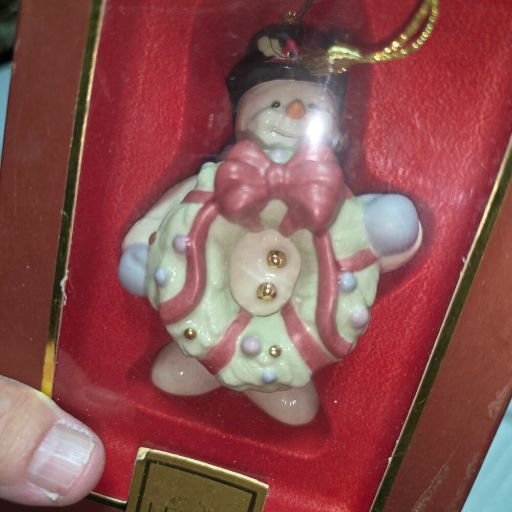 LENOX 2008 DECORATING FOR CHRISTMAS SNOWMAN ORNAMENT